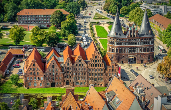 Holstentor Lübeck luftaufnahme